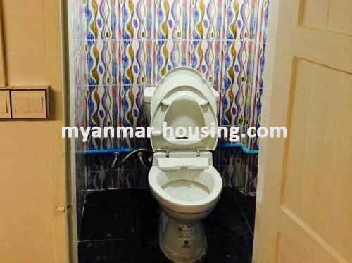 ミャンマー不動産 - 賃貸物件 - No.3416 - An Apartment with reasonable price for rent in Sanchaung Township. - View of toilet