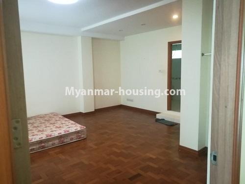 缅甸房地产 - 出租物件 - No.4507 - Decorated condominium room for office or residential option in Yangon Downtown! - master bedroom view