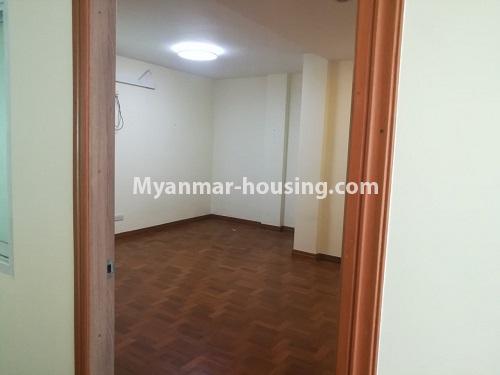 缅甸房地产 - 出租物件 - No.4507 - Decorated condominium room for office or residential option in Yangon Downtown! - single bedroom view