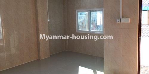 ミャンマー不動産 - 賃貸物件 - No.4632 - First floor apartment room for rent in Kyeemyintdaing! - living room view