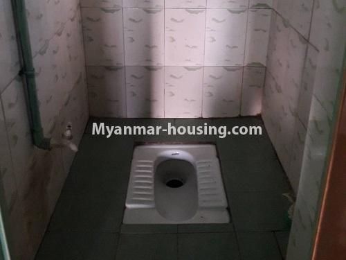 ミャンマー不動産 - 賃貸物件 - No.4661 - First floor hall type room for rent in Hlaing! - toilet 