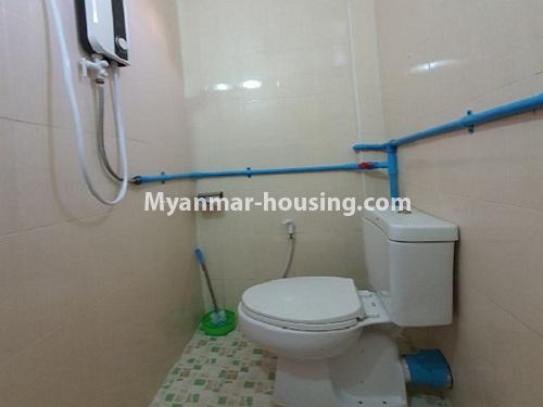 ミャンマー不動産 - 賃貸物件 - No.4744 - 2 BHK Mini Condominium room for rent in Sanchaug! - bathroom view 