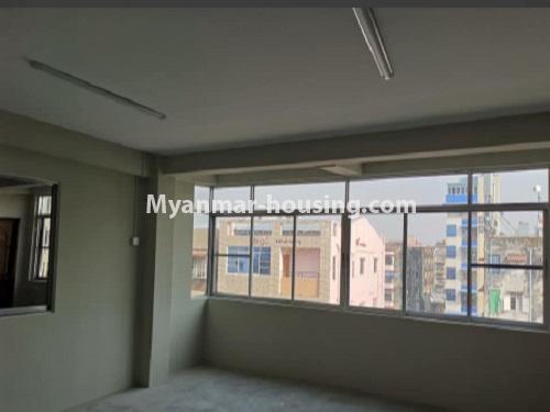 缅甸房地产 - 出租物件 - No.4797 - 2 BHK apartment room for rent in Tarmway! - living room area view