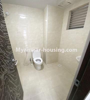 ミャンマー不動産 - 賃貸物件 - No.4834 - 2 BHK condominium room for rent on Lay Daunkkan Road, Thin Gann Gyun! - another bathroom view