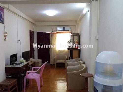 ミャンマー不動産 - 賃貸物件 - No.4849 - Yangon Downtown apartment for rent - living room view