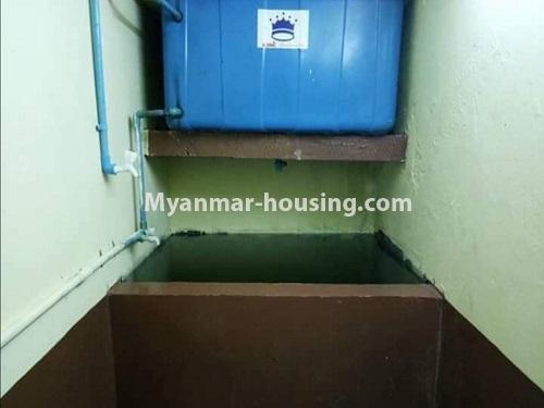 ミャンマー不動産 - 賃貸物件 - No.4874 - 7th Floor apartment room for rent on Thein Phyu Road! - bathroom view