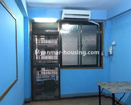 缅甸房地产 - 出租物件 - No.4879 - 1 BHK clean apartment for rent in 93rd Street, Mingalar Taung Nyunt! - living room view