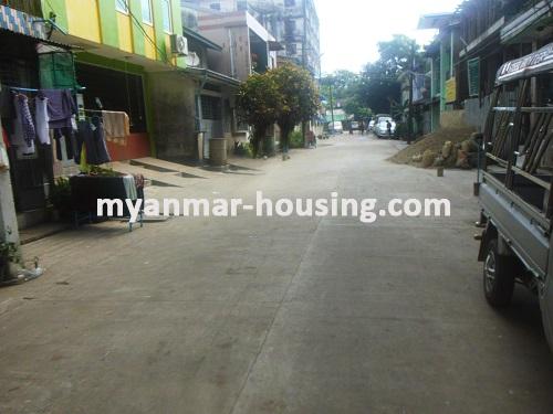 缅甸房地产 - 出售物件 - No.2271 - New building now for sale in Kyeemyindaing. - View of the street.
