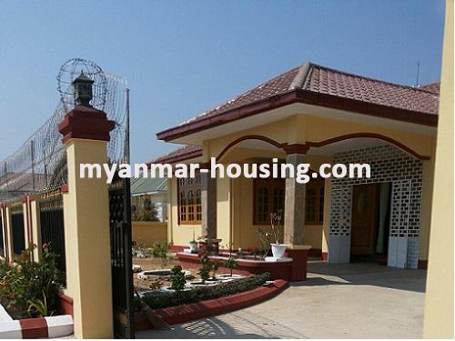 ミャンマー不動産 - 売り物件 - No.2621 - A Luxury house with well decorated in Nay Pyi Daw! - Front compound view of the house.