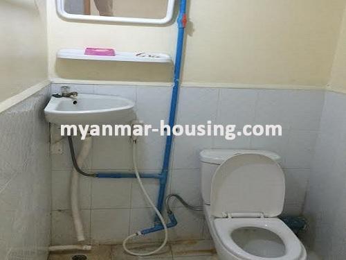 ミャンマー不動産 - 売り物件 - No.2687 - A Good room for sale in Muditar Condo at Mayangone Township. - View of Toilet and Bathroom