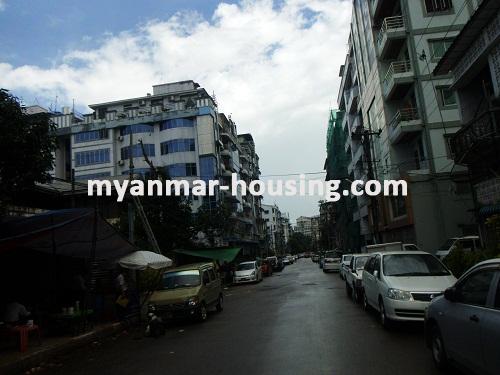 缅甸房地产 - 出售物件 - No.2816 - Where condo for sale at expats area! - view of the street