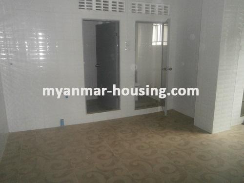 Myanmar real estate - for sale property - No.2897 - Condo for sale in downtown. - View of the wash room.