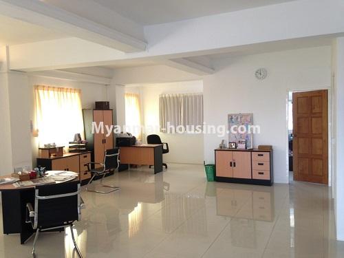 缅甸房地产 - 出售物件 - No.3107 - Good room for sale in Hninsi Condo. - View of the living room