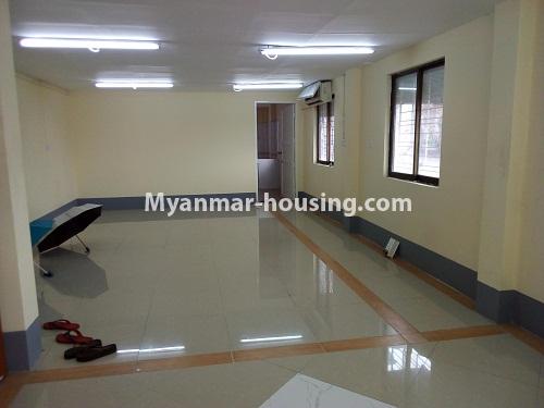 缅甸房地产 - 出售物件 - No.3112 - Good apartment for sale in Pabedan Township. - View of the Living room