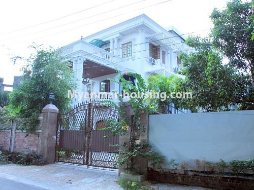 Myanmar real estate - for sale property - No.3360 - Nice Villa close to Kandawgyi Lake for sale in Bahan. - house corner view
