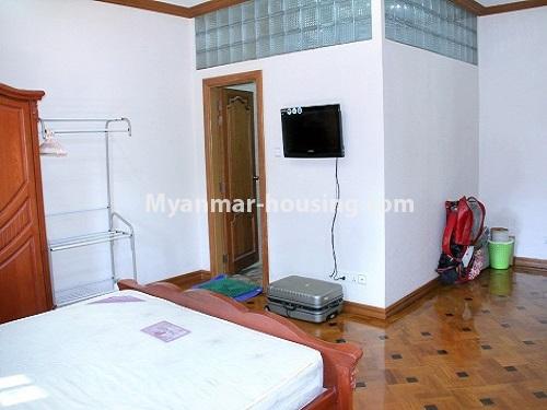缅甸房地产 - 出售物件 - No.3360 - Nice Villa close to Kandawgyi Lake for sale in Bahan. - bedroom 1 view