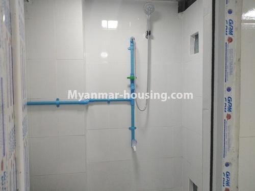 缅甸房地产 - 出售物件 - No.3369 - Decorated new condominium room for sale in the central of Yangon! - bathroom view