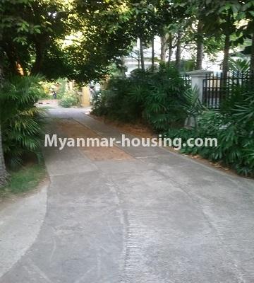 缅甸房地产 - 出售物件 - No.3407 - Landed house for sale in quiet location, Kamaryut! - road view