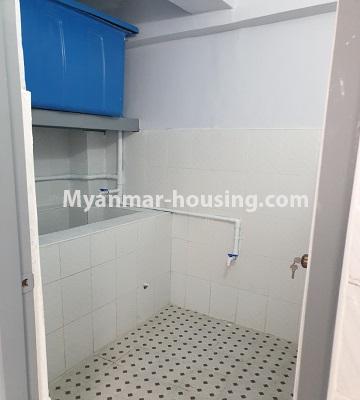 ミャンマー不動産 - 売り物件 - No.3430 - Newly renovated 2BHK apartment room for sale in Sanchaung! - bathroom view