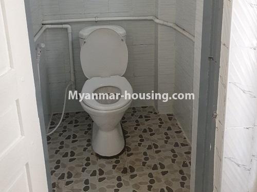 缅甸房地产 - 出售物件 - No.3431 - Newly renovated 3BHK condominium room for sale in Sanchaung! - common toilet view