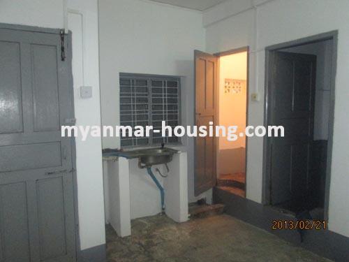 မြန်မာအိမ်ခြံမြေ - ငှားရန် property - No.1122 - N/AView of the wash room.