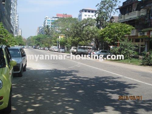 မြန်မာအိမ်ခြံမြေ - ငှားရန် property - No.1144 - N/AView of the road.