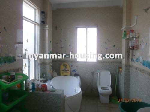 မြန်မာအိမ်ခြံမြေ - ငှားရန် property - No.1145 - N/AView of the toilet .