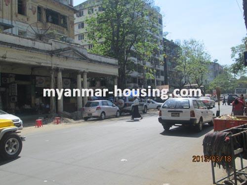 缅甸房地产 - 出租物件 - No.1181 - Located close to shopping mall for rent in Botahtaung! - View of the road.