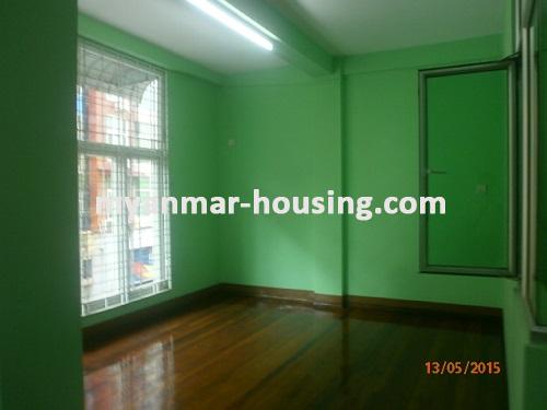 ミャンマー不動産 - 賃貸物件 - No.1226 - Room in SInmalite Hiway Complex suitable for Residential! - View of the living room.