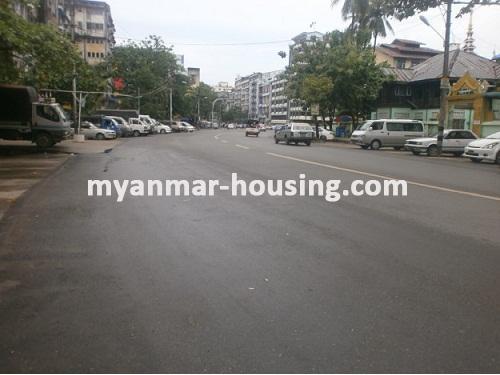 မြန်မာအိမ်ခြံမြေ - ငှားရန် property - No.1383 - N/AView of  the  road.