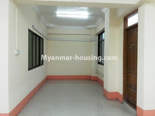 မြန်မာအိမ်ခြံမြေ - ငှားရန် property - No.1425 - တရုတ်တန်းတွင်နေထိုင်ချင်သူများအတွက် ကွန်ဒိုတစ်ခန်းငှားရန်ရှိသည်။Close view of the building.