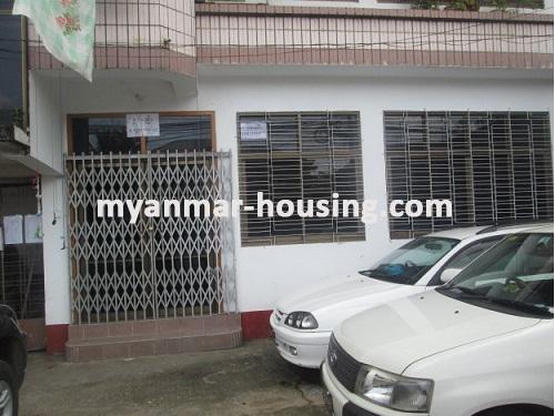 မြန်မာအိမ်ခြံမြေ - ငှားရန် property - No.1433 - N/AClose infront view of the building.