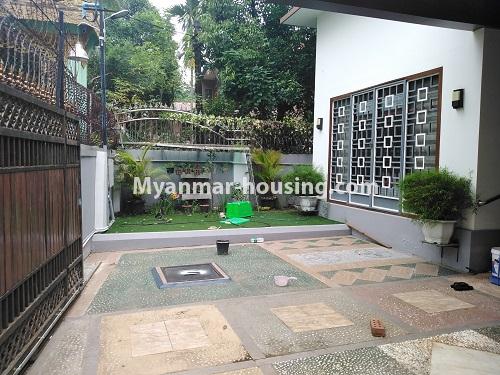 ミャンマー不動産 - 賃貸物件 - No.1501 - A new landed house for rent in Sanchaung! - car parking view