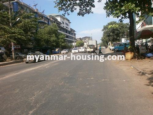 မြန်မာအိမ်ခြံမြေ - ငှားရန် property - No.1647 - N/Aview  of the road