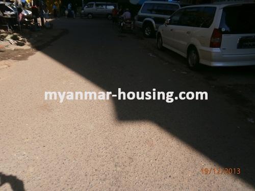 မြန်မာအိမ်ခြံမြေ - ငှားရန် property - No.1760 - စမ်းချောင်းမြို့နယ်တွင် တိုက်ခန်းတစ်ခန်းငှားရန် ရှိသည်။View of the street.