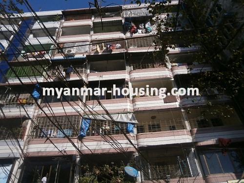 缅甸房地产 - 出租物件 - No.1761 - Good apartment for rent in Pazundaung ! - View of the building.