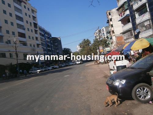 缅甸房地产 - 出租物件 - No.1761 - Good apartment for rent in Pazundaung ! - View of the street.