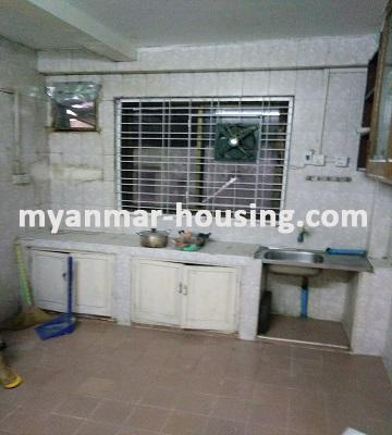 မြန်မာအိမ်ခြံမြေ - ငှားရန် property - No.1801 - ပြင်ဆင်ပြီးတိုက်ခန်းတစ်ခန်း Park Royal Hotel အနီးတွင်ငှားရန်ရှိသည်။view of the kitchen