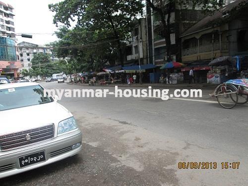 မြန်မာအိမ်ခြံမြေ - ငှားရန် property - No.1956 - N/AView of the road.
