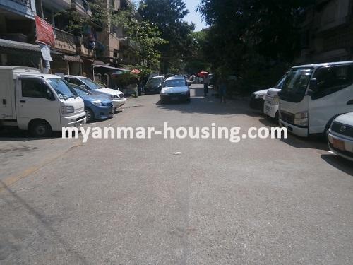 မြန်မာအိမ်ခြံမြေ - ငှားရန် property - No.1961 - N/AView of the street.