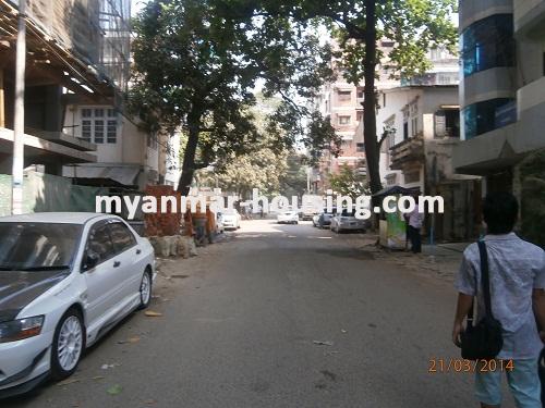 မြန်မာအိမ်ခြံမြေ - ငှားရန် property - No.2049 - N/AView of the road.