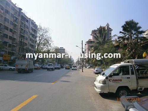 မြန်မာအိမ်ခြံမြေ - ငှားရန် property - No.2069 - N/AView of the road.