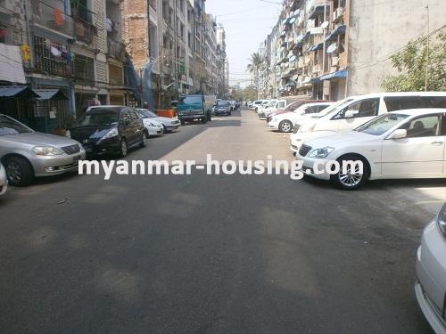 မြန်မာအိမ်ခြံမြေ - ငှားရန် property - No.2071 - N/AView of the road.