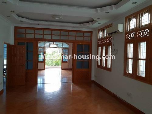 မြန်မာအိမ်ခြံမြေ - ငှားရန် property - No.2102 - အဆင့်မြင့်ပြင်ဆင်ပြီး အိမ်တစ်လုံး ရန်ကင်းတွင် ငှါးရန်ရှိသည်။ - View of the living room.