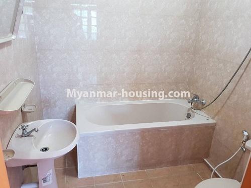 မြန်မာအိမ်ခြံမြေ - ငှားရန် property - No.2102 - အဆင့်မြင့်ပြင်ဆင်ပြီး အိမ်တစ်လုံး ရန်ကင်းတွင် ငှါးရန်ရှိသည်။ - View of the wash room.