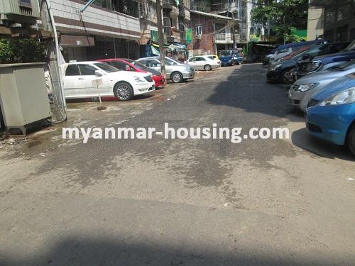缅甸房地产 - 出租物件 - No.2103 - Good apartment for rent in Sanchaung! - View of the road.