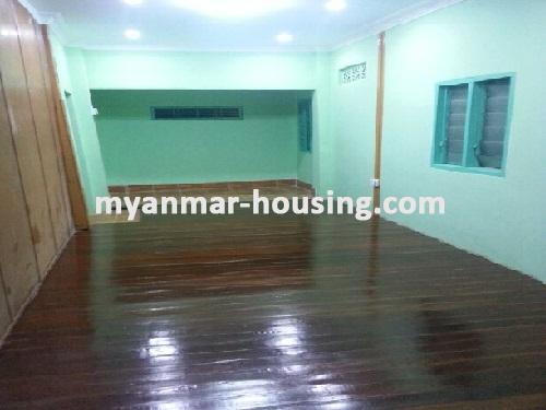 မြန်မာအိမ်ခြံမြေ - ငှားရန် property - No.2105 - လေဆိပ်အနီးတွင်လုံးချင်းတစ်လုံးငှားရန်ရှိသည်။View of the living room.