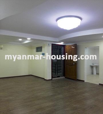 မြန်မာအိမ်ခြံမြေ - ငှားရန် property - No.2129 - ကမာရွတ်မြို့နယ်တွင် ကွန်ဒိုအခန်းကောင်းတစ်ခန်းဌားရန် ရှိသည်။