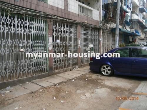 缅甸房地产 - 出租物件 - No.2166 - An aparment in downtown is ready to rent it out! - Front view of the building.