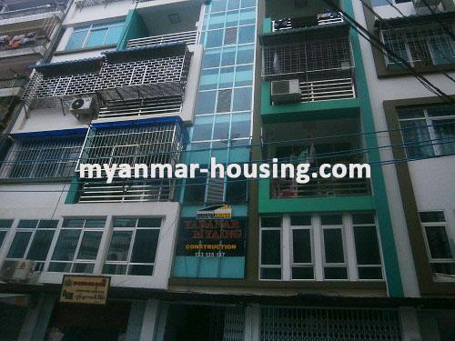 缅甸房地产 - 出租物件 - No.2172 - Condo for rent in downtown available! - Close view of the building.